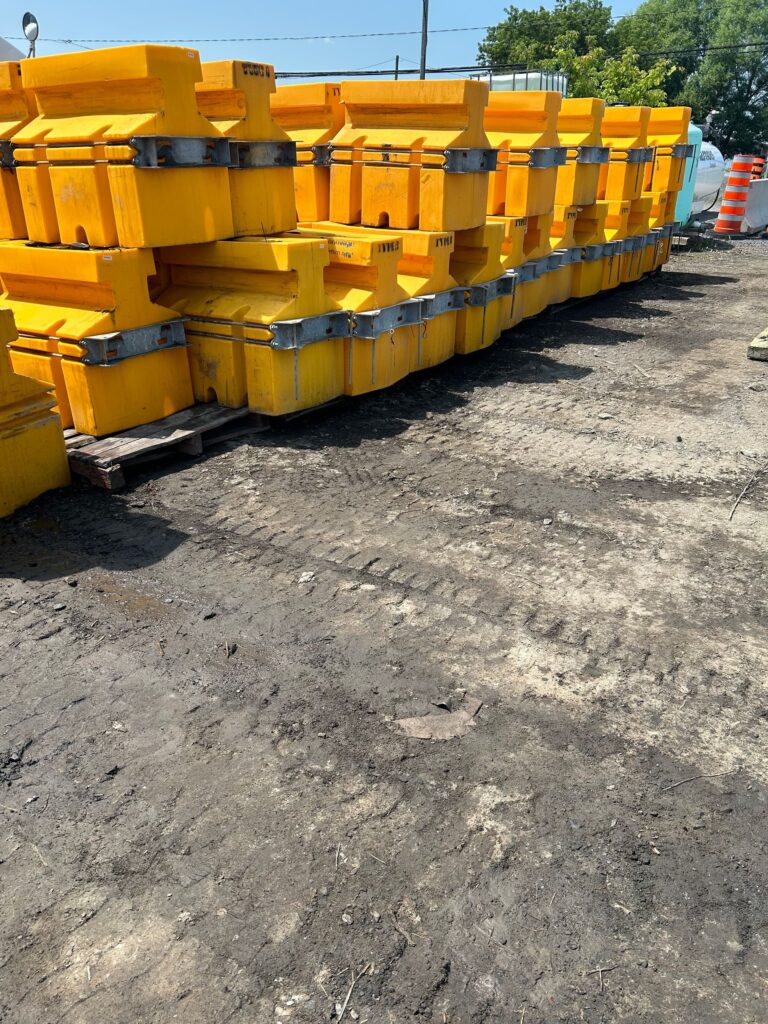 Barrières de sécurité jaunes en plastique pour chantiers