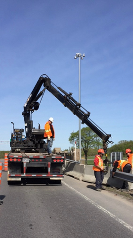Camion-grue TLM & Fils en intervention sur chantier